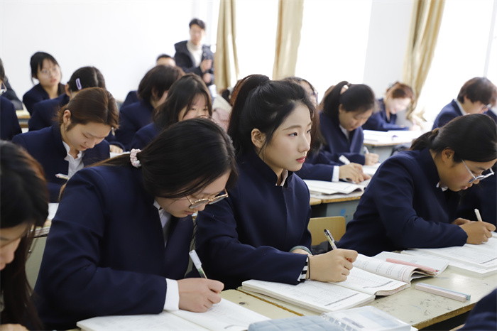 最准三肖